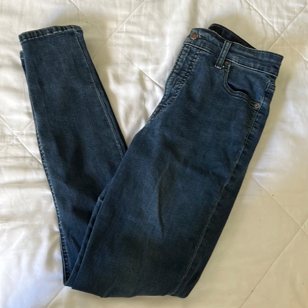 Lucky Brand Jeans, dark wash, great condition!
